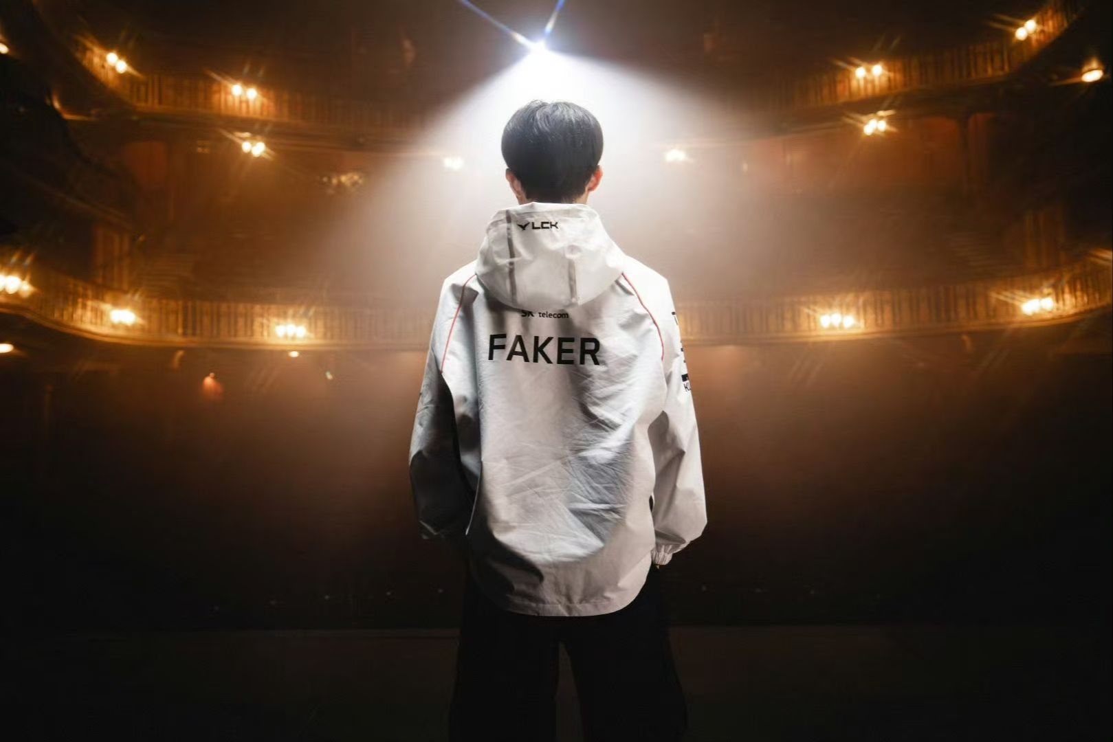 LNG赛前返图：选手们神情轻松 Zika Scout GALA面露笑容